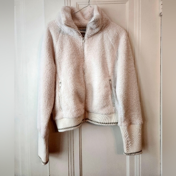 ATHLETA TUGGA SHERPA JACKET - cream with gold on cuffs and waistband Coat Small - Picture 2 of 8